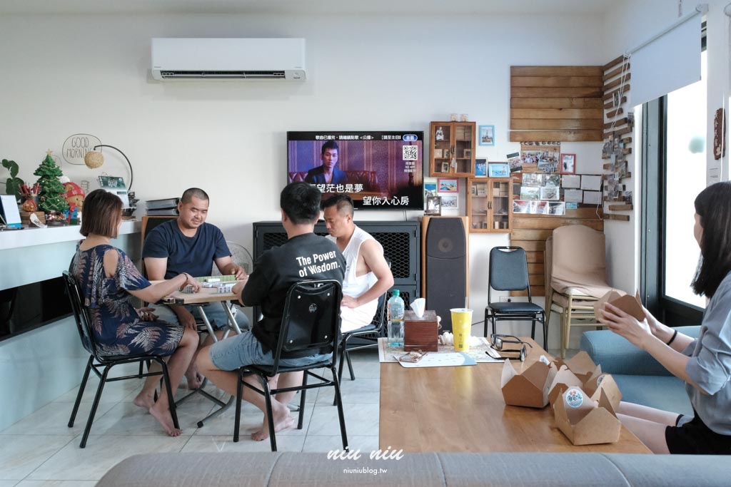 小琉球包棟民宿推薦｜黃舍民宿開箱：KTV、戲水池、大草皮！最多可住36人，家族旅遊＆閨蜜聚會首選