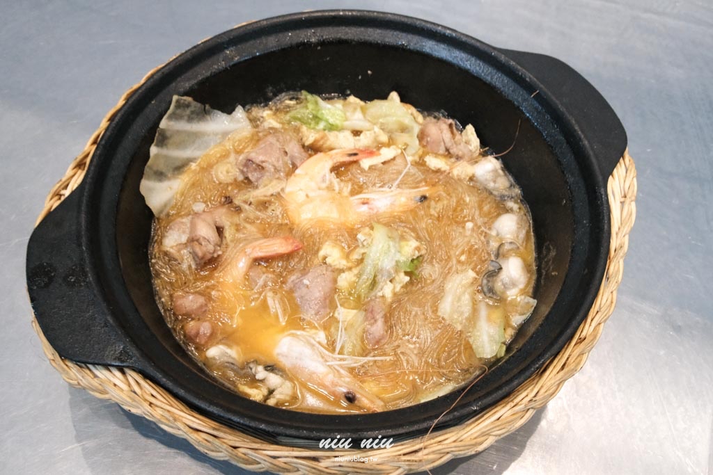 小琉球美食推薦｜小琉球香村滷味麵食館，在地人激推的隱藏版麵店！必吃海鮮湯麵、油蔥拌麵與新品匠心粉絲煲