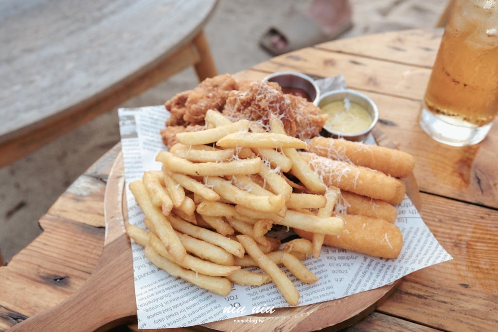 屏東小琉球景點推薦｜Sea Daze Liuqiu，小琉球沙灘酒吧推薦，海景沙灘夕陽秘境