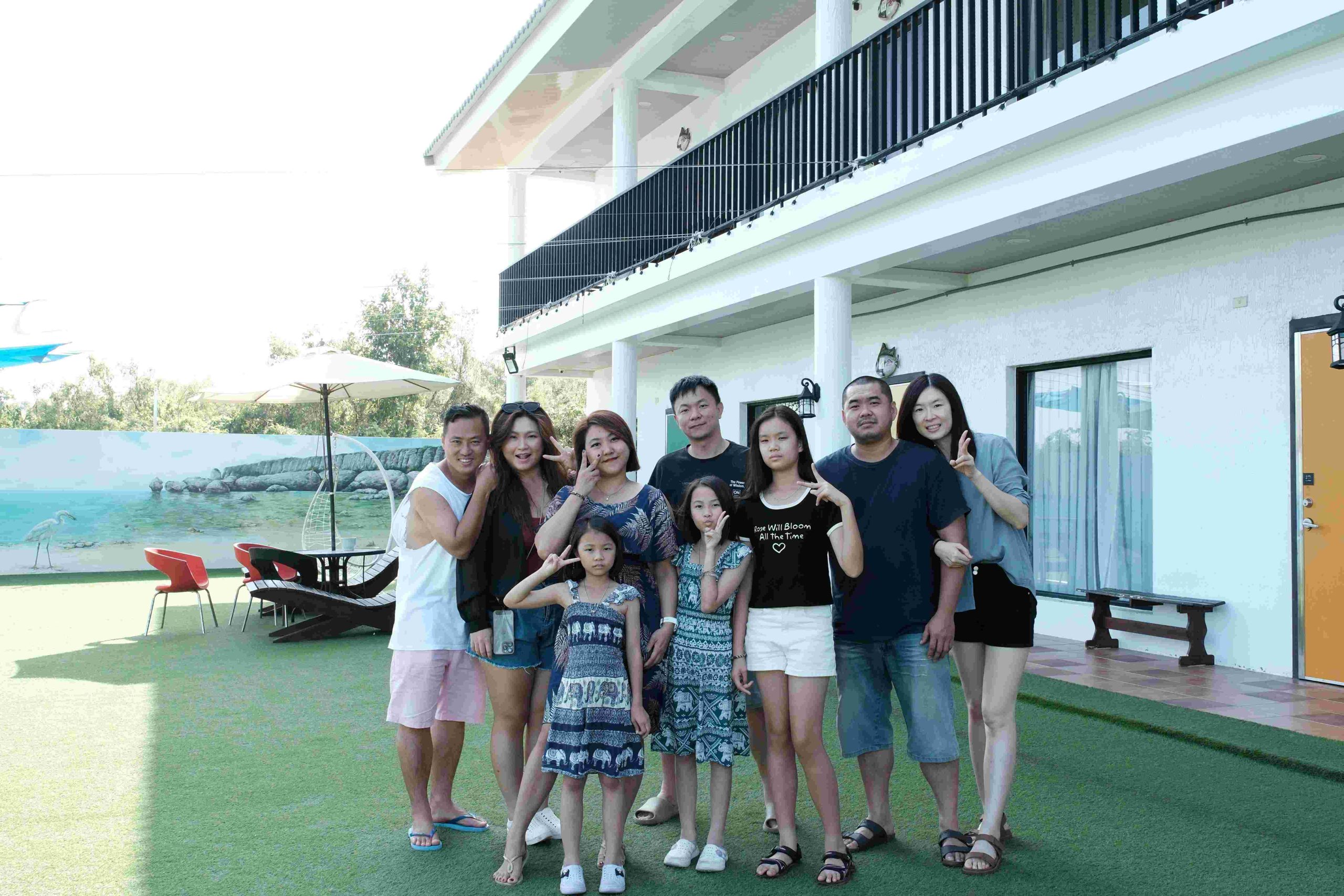 小琉球包棟民宿推薦｜黃舍民宿開箱：KTV、戲水池、大草皮！最多可住36人，家族旅遊＆閨蜜聚會首選