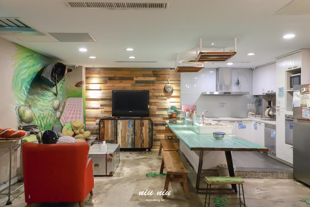 花蓮住宿推薦｜洄瀾窩青年旅舍評價，花蓮火車站正對面，背包客・情侶・家庭都適合