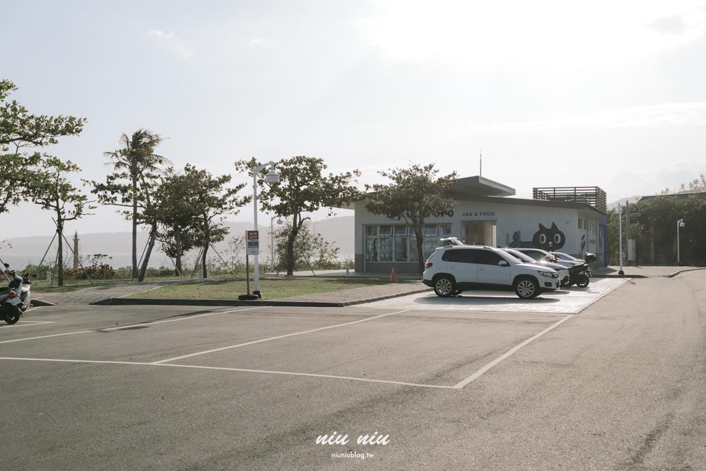 台東海線新秘境｜Kuroro Aqua浪潛水海洋園區(渚橋)， 藍色海洋主題的美式咖啡廳，看海喝咖啡還能玩水的療癒基地