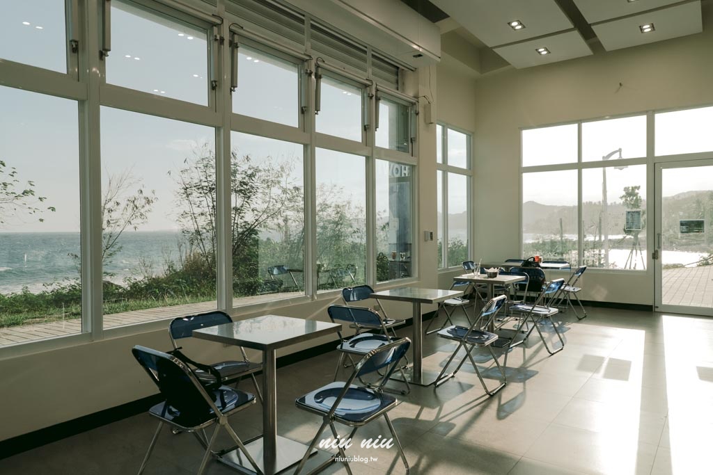 台東海線新秘境｜Kuroro Aqua浪潛水海洋園區(渚橋)， 藍色海洋主題的美式咖啡廳，看海喝咖啡還能玩水的療癒基地
