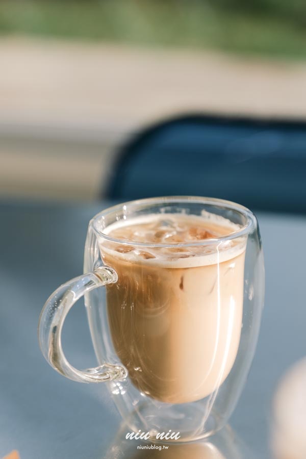 台東海線新秘境｜Kuroro Aqua浪潛水海洋園區(渚橋)， 藍色海洋主題的美式咖啡廳，看海喝咖啡還能玩水的療癒基地