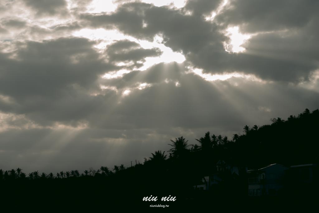 台東海線新秘境｜Kuroro Aqua浪潛水海洋園區(渚橋)， 藍色海洋主題的美式咖啡廳，看海喝咖啡還能玩水的療癒基地