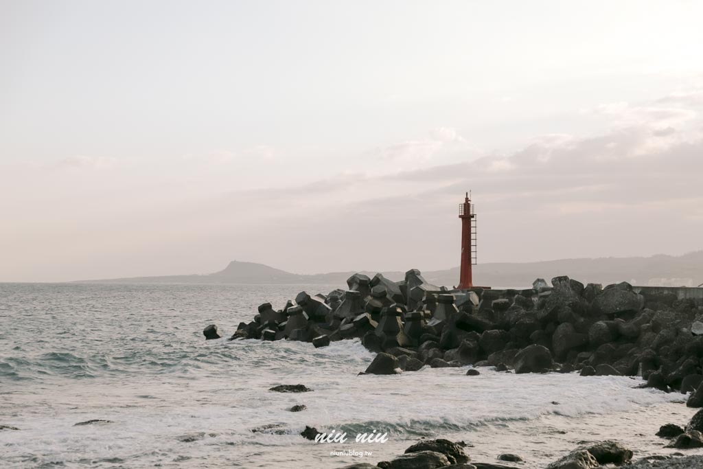 台東海線新秘境｜Kuroro Aqua浪潛水海洋園區(渚橋)， 藍色海洋主題的美式咖啡廳，看海喝咖啡還能玩水的療癒基地