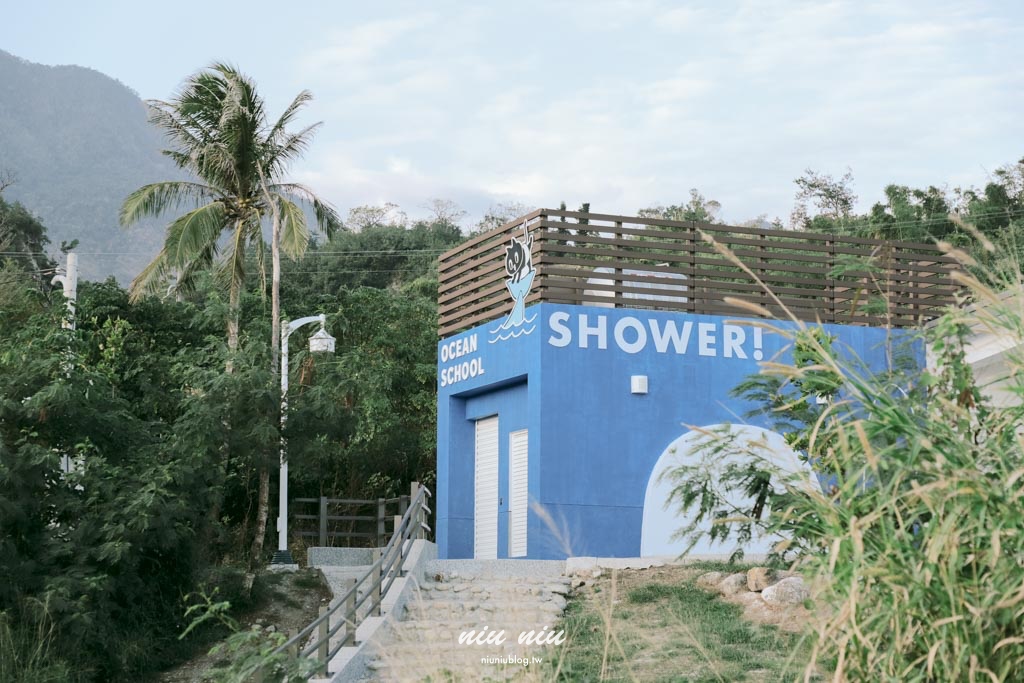 台東海線新秘境｜Kuroro Aqua浪潛水海洋園區(渚橋)， 藍色海洋主題的美式咖啡廳，看海喝咖啡還能玩水的療癒基地