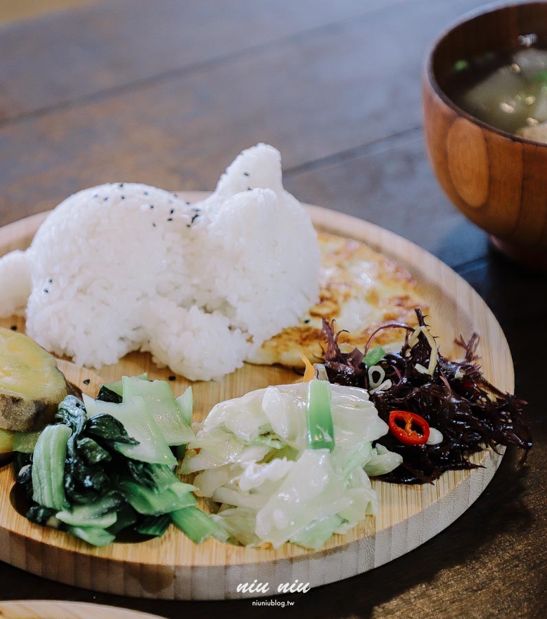 台東長濱美食｜三個男人聯手在地部落媽媽！100元早餐吃到飽、大碗公滷肉飯，金剛大道旁的部落家常味