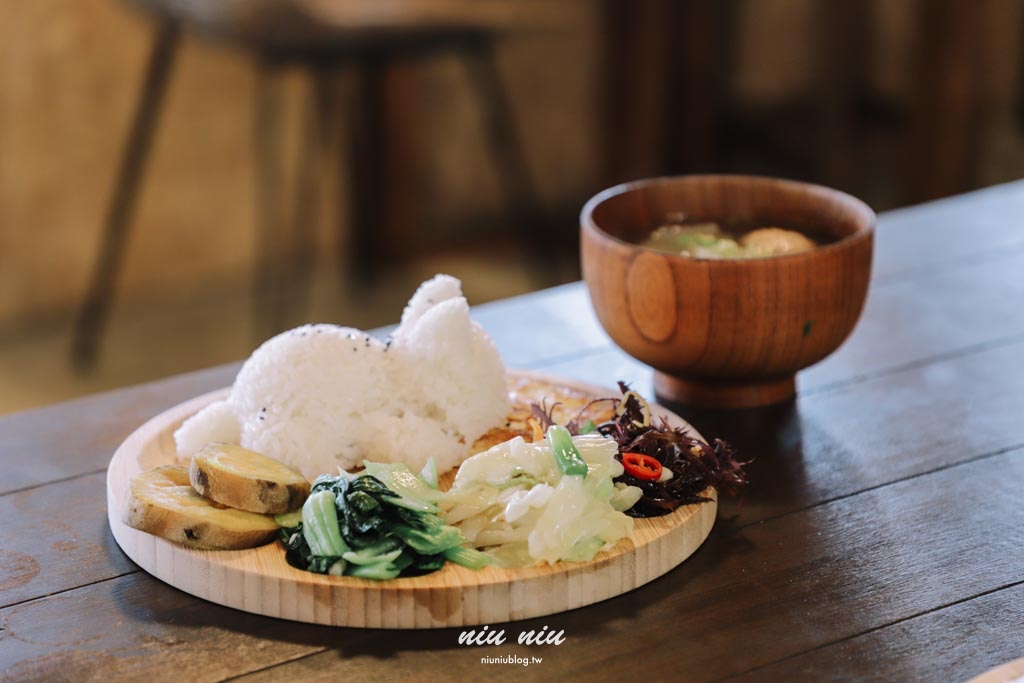 台東長濱美食|三個男人聯手在地部落媽媽!100元早餐吃到飽、大碗公滷肉飯,金剛大道旁的部落家常味 台東長濱美食|三個男人聯手在地部落媽媽!100元早餐吃到飽、大碗公滷肉飯,金剛大道旁的部落家常味