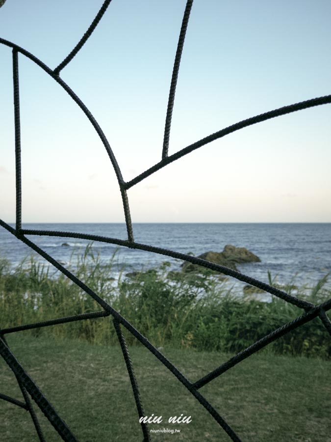 台東海線新秘境｜Kuroro Aqua浪潛水海洋園區(渚橋)， 藍色海洋主題的美式咖啡廳，看海喝咖啡還能玩水的療癒基地