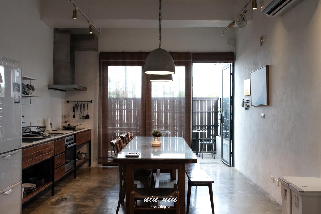 墾丁包棟民宿推薦｜日造．DAYMAKER北歐Villa，室內泳池、KTV、廚房、烤肉一次滿足的高質感住宿首選