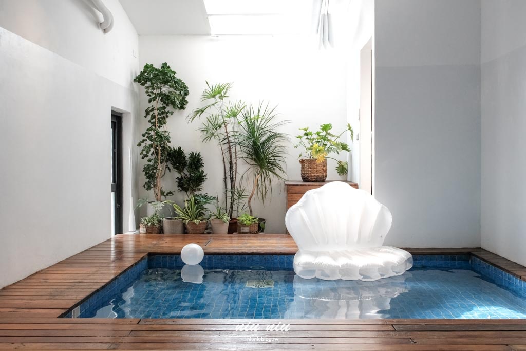 墾丁包棟民宿推薦｜日造．DAYMAKER北歐Villa，室內泳池、KTV、廚房、烤肉一次滿足的高質感住宿首選