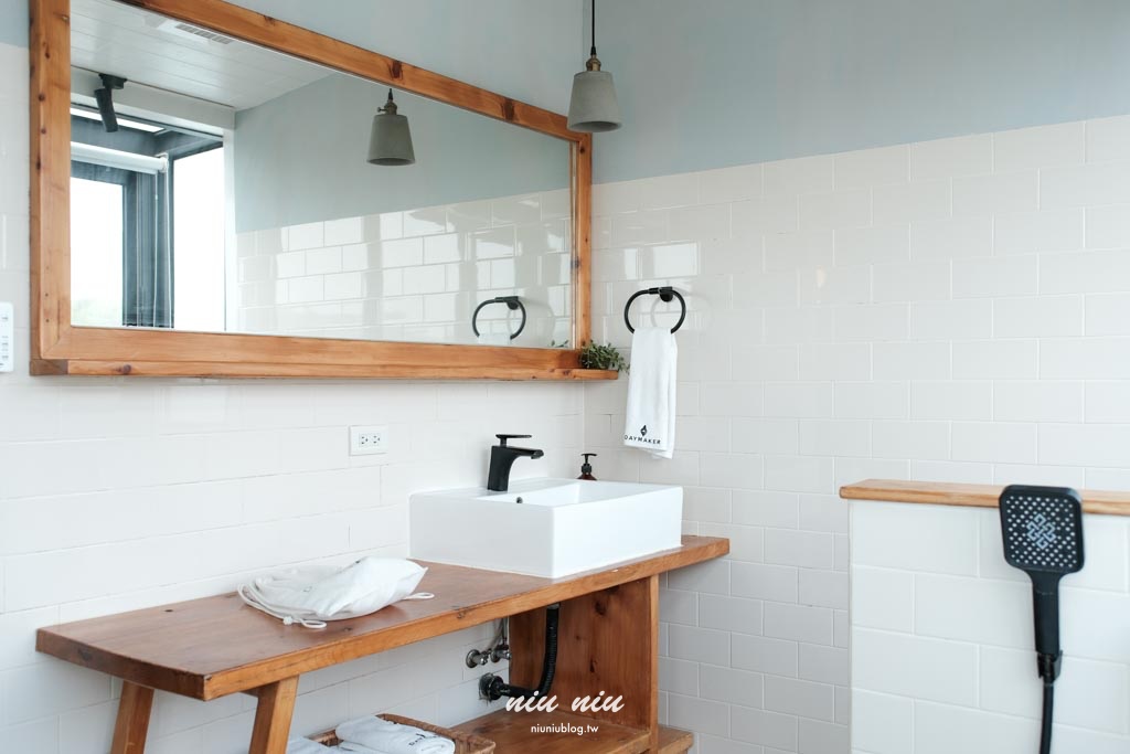 墾丁包棟民宿推薦｜日造．DAYMAKER北歐Villa，室內泳池、KTV、廚房、烤肉一次滿足的高質感住宿首選