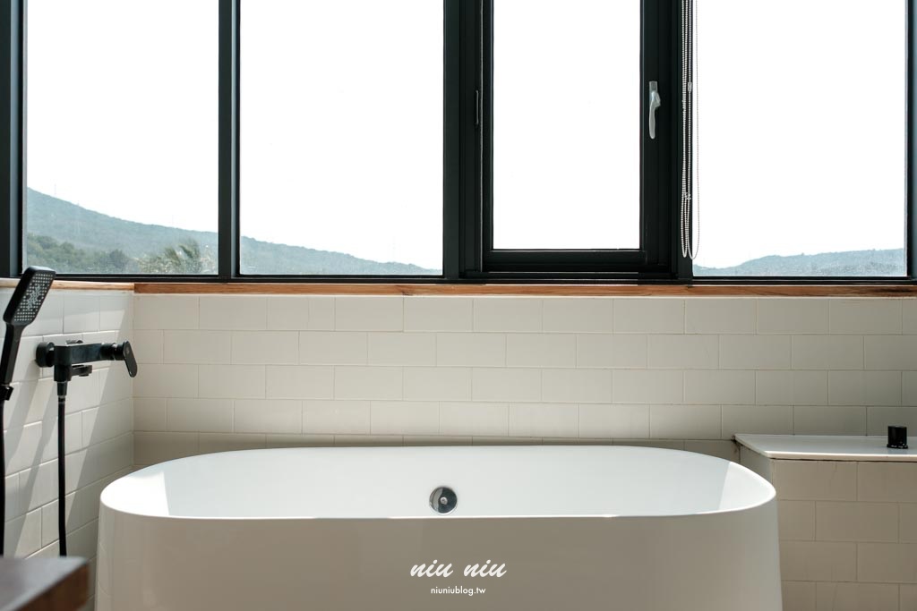 墾丁包棟民宿推薦｜日造．DAYMAKER北歐Villa，室內泳池、KTV、廚房、烤肉一次滿足的高質感住宿首選