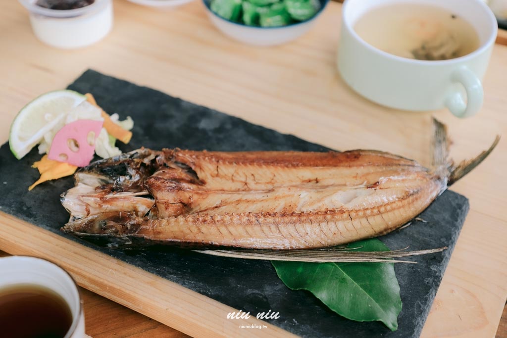 日日南島台東縱谷線遊程｜四條必玩舌尖慢食路線：日出禾作席烙飯糰、秋香坊一夜干、痴愛玉DIY、蓋亞那部落餐桌全攻略