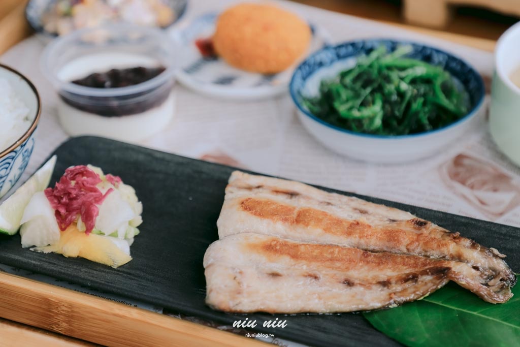 日日南島台東縱谷線遊程｜四條必玩舌尖慢食路線：日出禾作席烙飯糰、秋香坊一夜干、痴愛玉DIY、蓋亞那部落餐桌全攻略