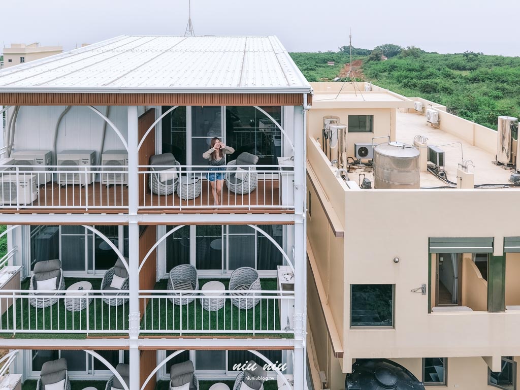 琉白覓旅觀海館Island X White Inn｜小琉球新開幕海景住宿開箱，船票機車套裝、微包棟、KTV電動麻將一次看