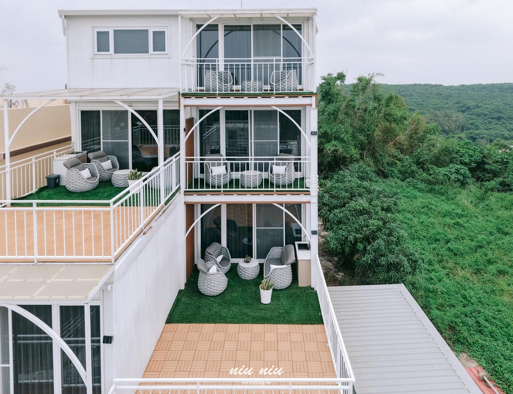 琉白覓旅觀海館Island X White Inn｜小琉球新開幕海景住宿開箱，船票機車套裝、微包棟、KTV電動麻將一次看