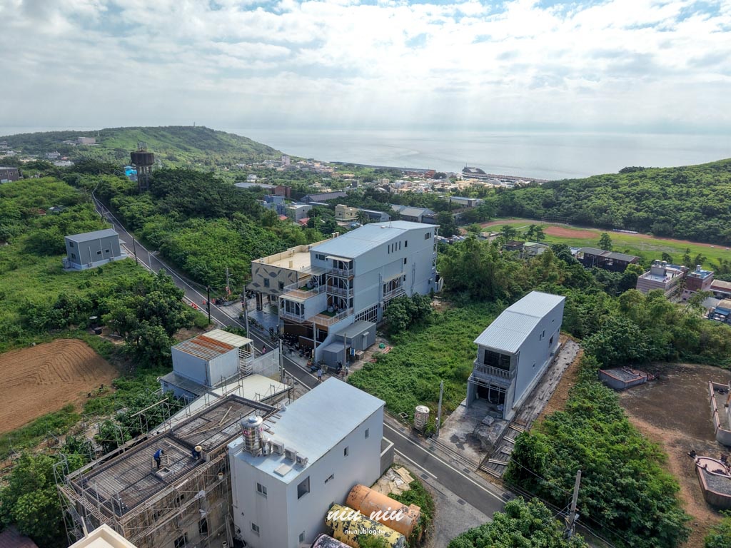 琉白覓旅觀海館Island X White Inn｜小琉球新開幕海景住宿開箱，船票機車套裝、微包棟、KTV電動麻將一次看