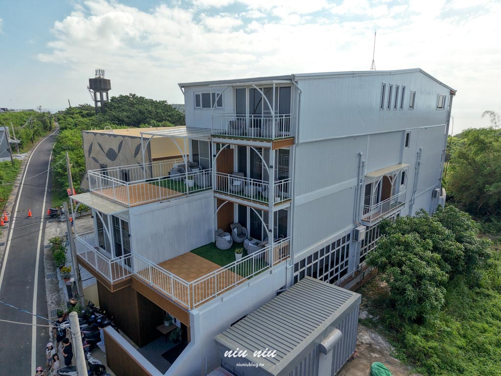 琉白覓旅觀海館Island X White Inn｜小琉球新開幕海景住宿開箱，船票機車套裝、微包棟、KTV電動麻將一次看