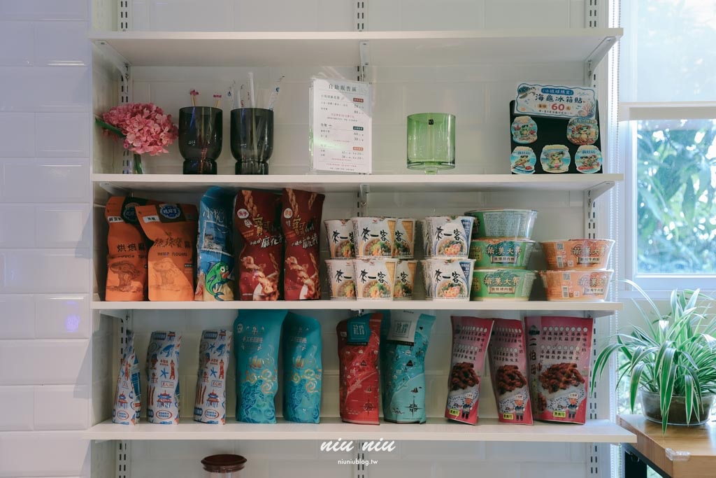 琉白覓旅觀海館Island X White Inn｜小琉球新開幕海景住宿開箱，船票機車套裝、微包棟、KTV電動麻將一次看