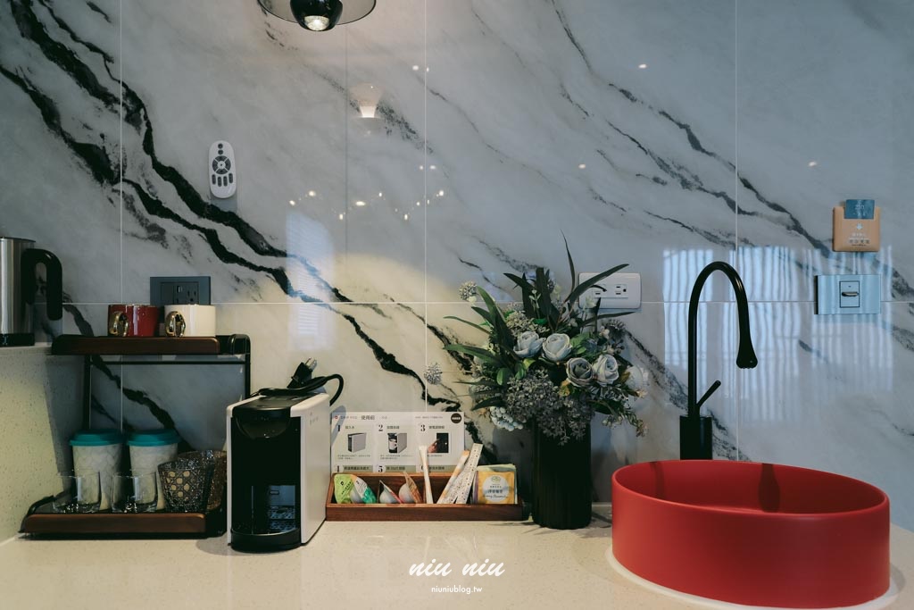 琉白覓旅觀海館Island X White Inn｜小琉球新開幕海景住宿開箱，船票機車套裝、微包棟、KTV電動麻將一次看