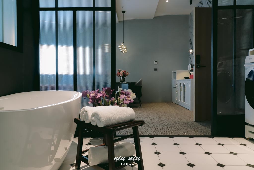 琉白覓旅觀海館Island X White Inn｜小琉球新開幕海景住宿開箱，船票機車套裝、微包棟、KTV電動麻將一次看