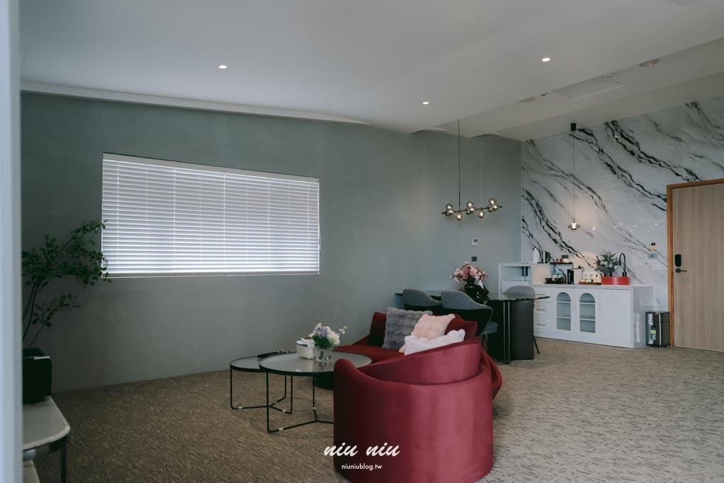 琉白覓旅觀海館Island X White Inn｜小琉球新開幕海景住宿開箱，船票機車套裝、微包棟、KTV電動麻將一次看
