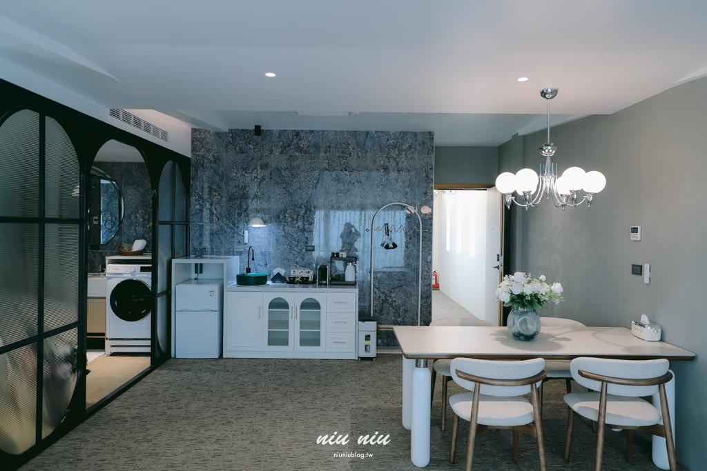 琉白覓旅觀海館Island X White Inn｜小琉球新開幕海景住宿開箱，船票機車套裝、微包棟、KTV電動麻將一次看