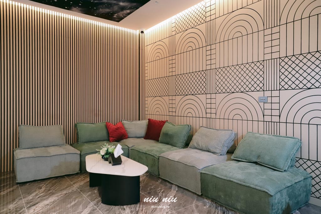 琉白覓旅觀海館Island X White Inn｜小琉球新開幕海景住宿開箱，船票機車套裝、微包棟、KTV電動麻將一次看