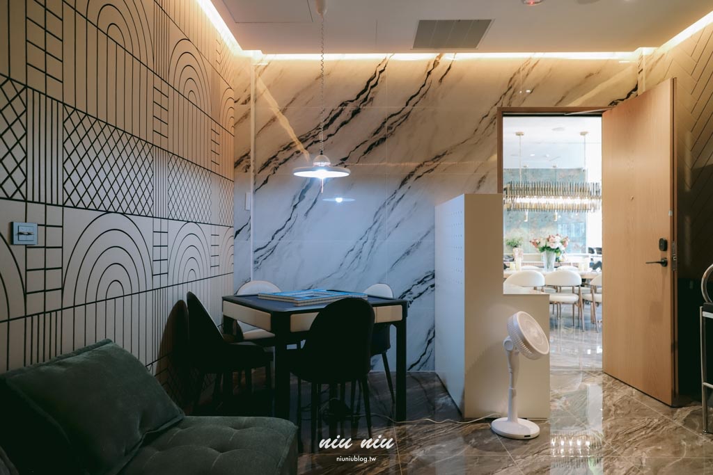 琉白覓旅觀海館Island X White Inn｜小琉球新開幕海景住宿開箱，船票機車套裝、微包棟、KTV電動麻將一次看