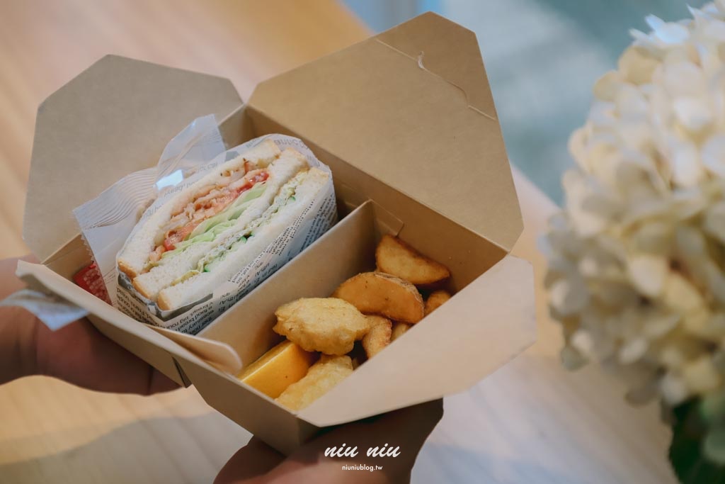 琉白覓旅觀海館Island X White Inn｜小琉球新開幕海景住宿開箱，船票機車套裝、微包棟、KTV電動麻將一次看