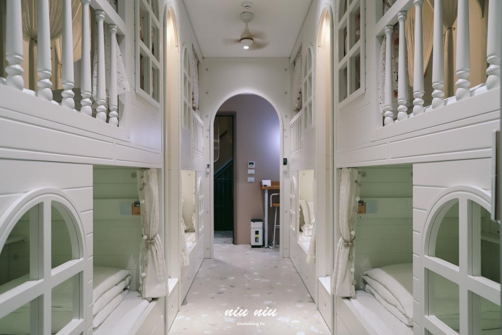 琉白覓旅觀海館Island X White Inn｜小琉球新開幕海景住宿開箱，船票機車套裝、微包棟、KTV電動麻將一次看