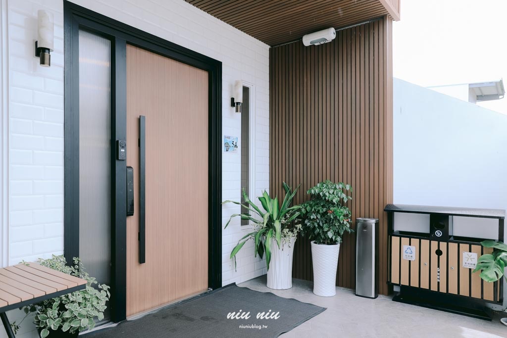 琉白覓旅觀海館Island X White Inn｜小琉球新開幕海景住宿開箱，船票機車套裝、微包棟、KTV電動麻將一次看