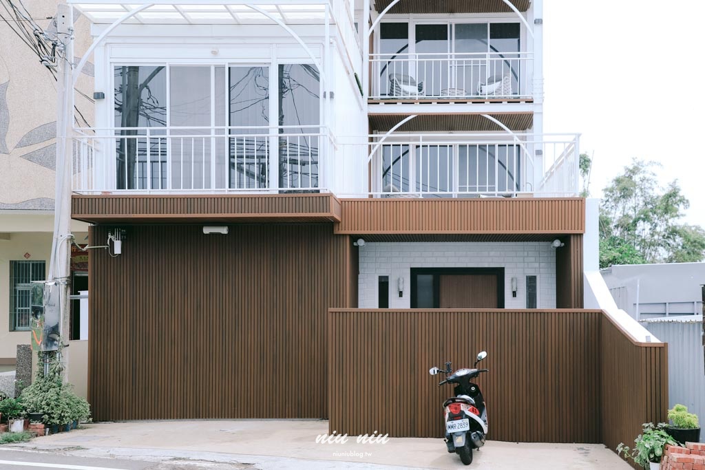琉白覓旅觀海館Island X White Inn｜小琉球新開幕海景住宿開箱，船票機車套裝、微包棟、KTV電動麻將一次看