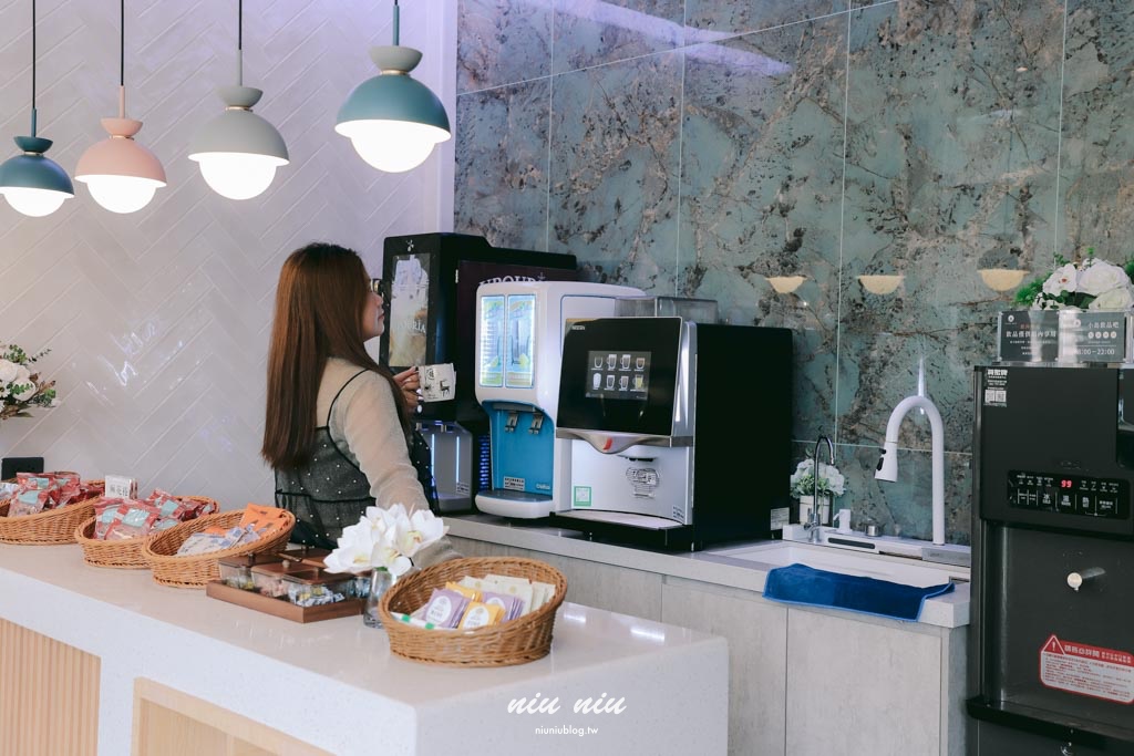 琉白覓旅觀海館Island X White Inn｜小琉球新開幕海景住宿開箱，船票機車套裝、微包棟、KTV電動麻將一次看