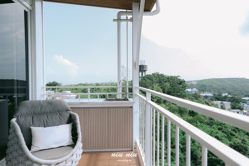 琉白覓旅觀海館Island X White Inn｜小琉球新開幕海景住宿開箱，船票機車套裝、微包棟、KTV電動麻將一次看